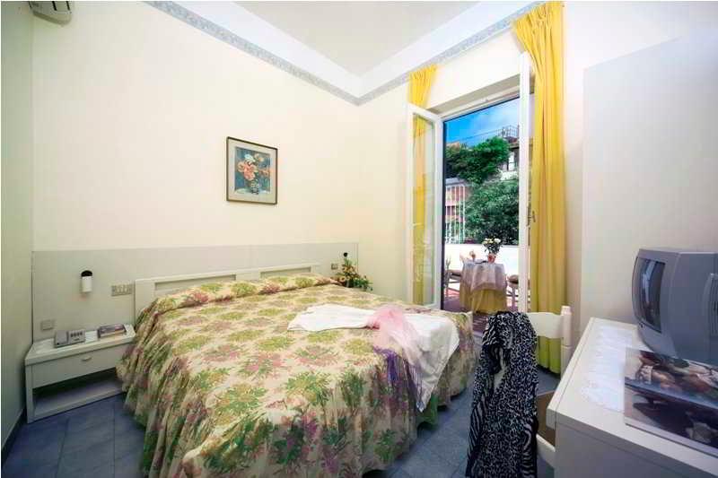 Villa Diana - Beach & Rooms Isquia Exterior foto