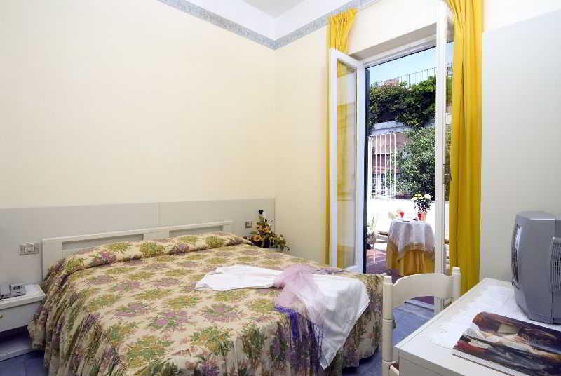 Villa Diana - Beach & Rooms Isquia Exterior foto