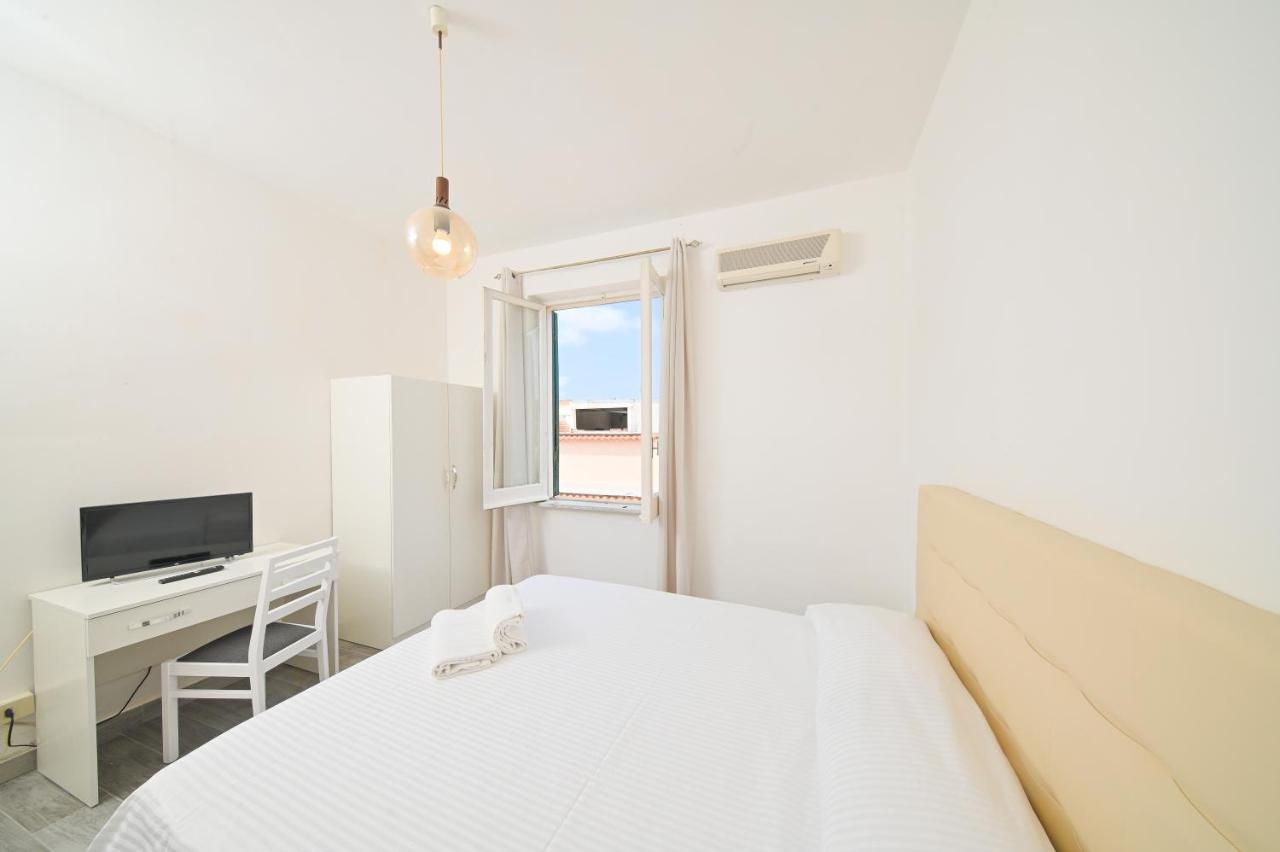 Villa Diana - Beach & Rooms Isquia Exterior foto