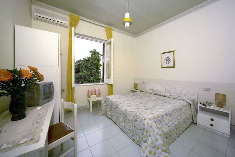 Villa Diana - Beach & Rooms Isquia Exterior foto